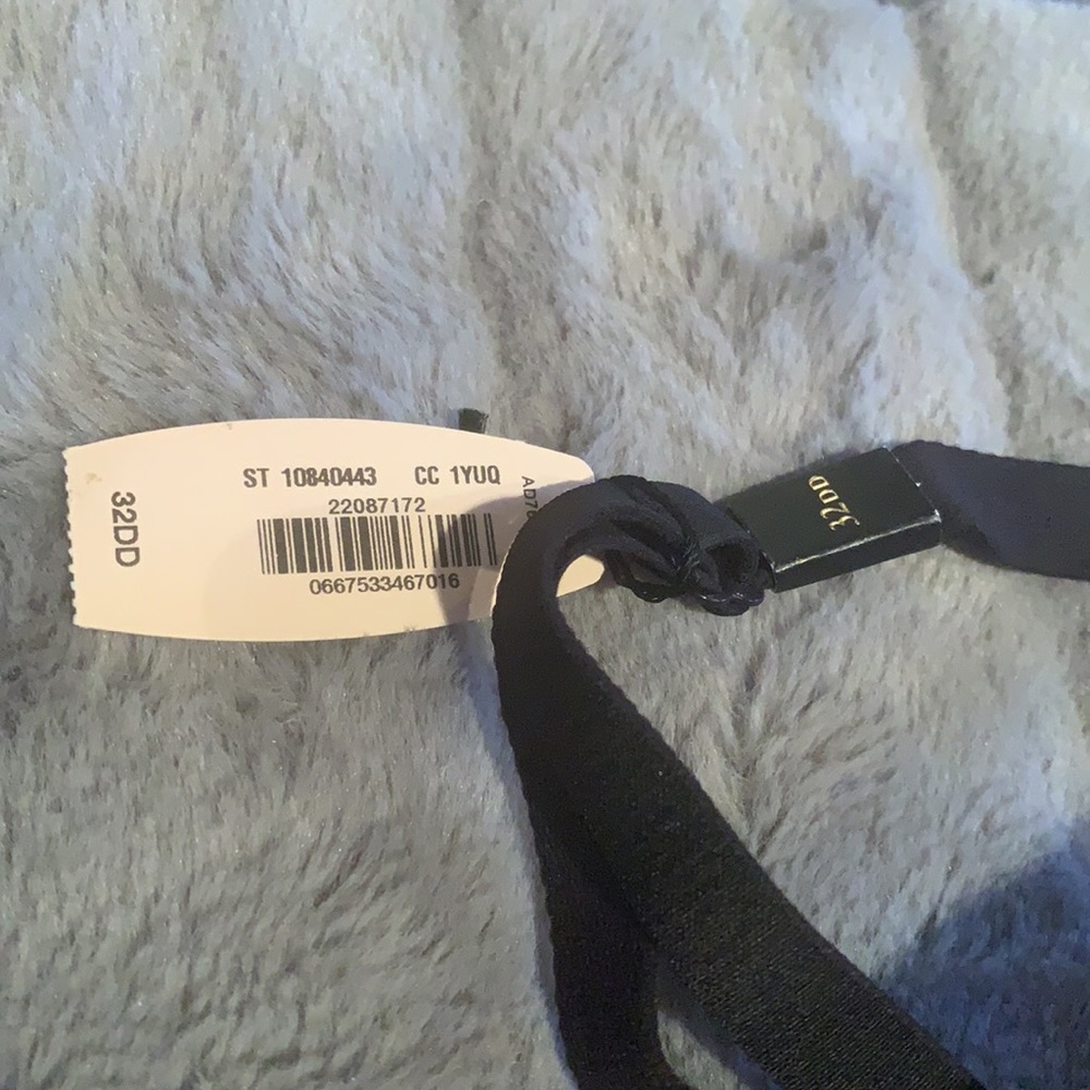 Brand New Victoria’s Secret Fabulous Push Up Bra - Picture 2 of 5